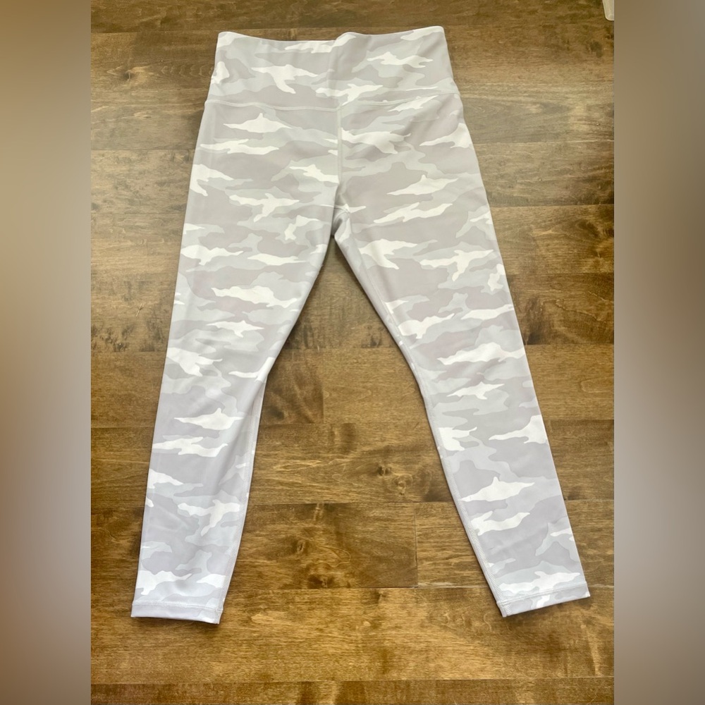 Athleta Elation CAMO 7/8 Tight leggings